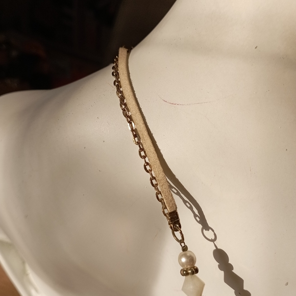 Off White and Brass Necklace - Picture 9 of 17